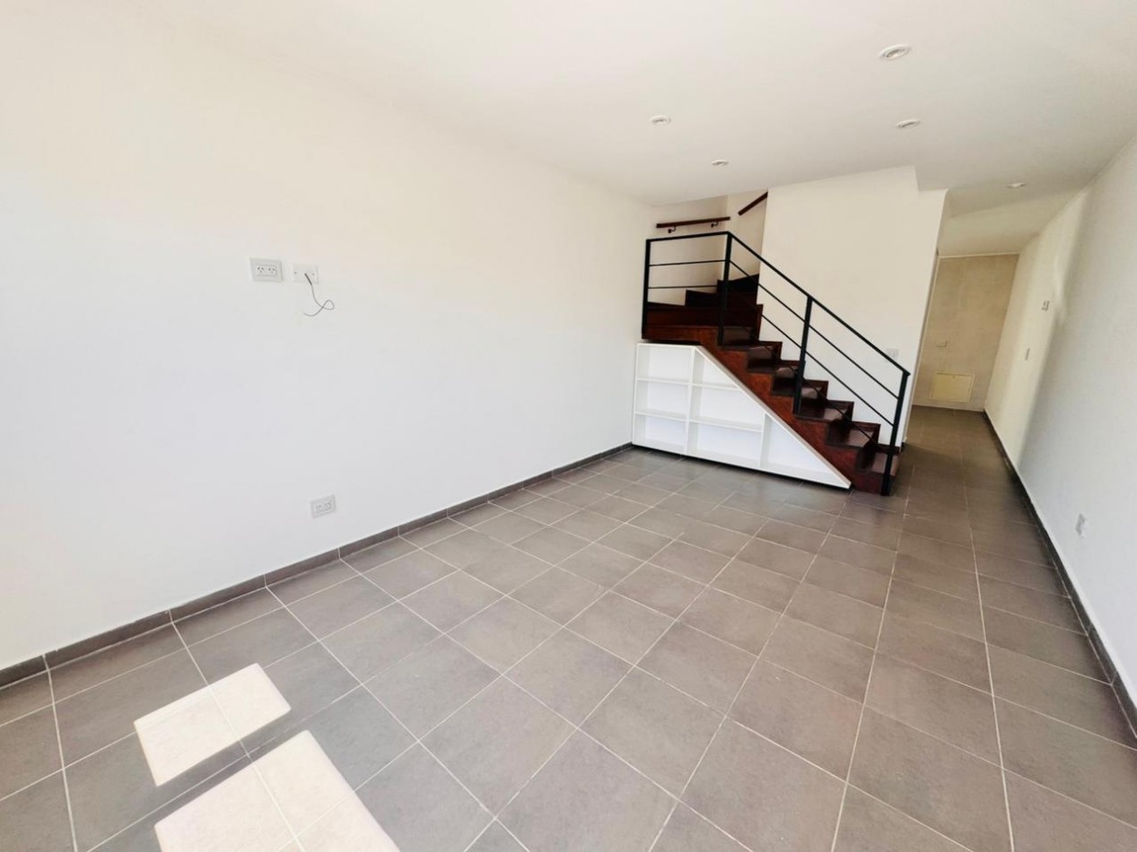 Duplex 3 ambientes con cochera desc. - Colinas de Peralta Ramos .