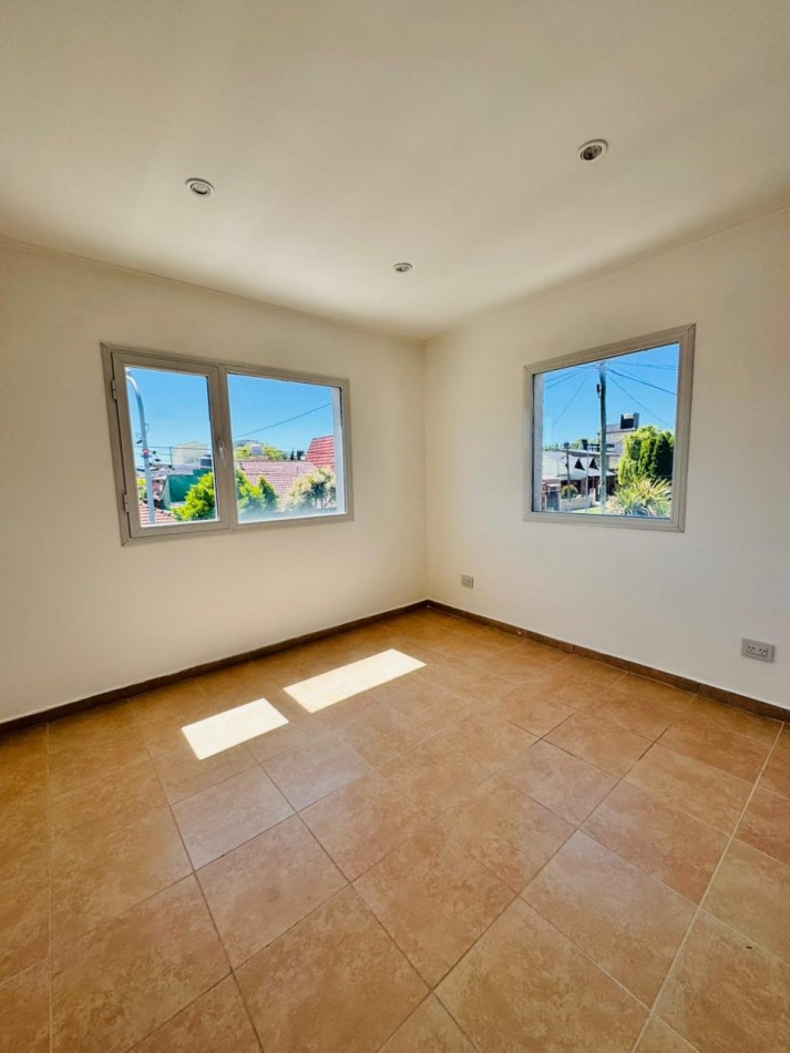 Duplex 3 ambientes con cochera desc. - Colinas de Peralta Ramos - Alquiler 24 meses