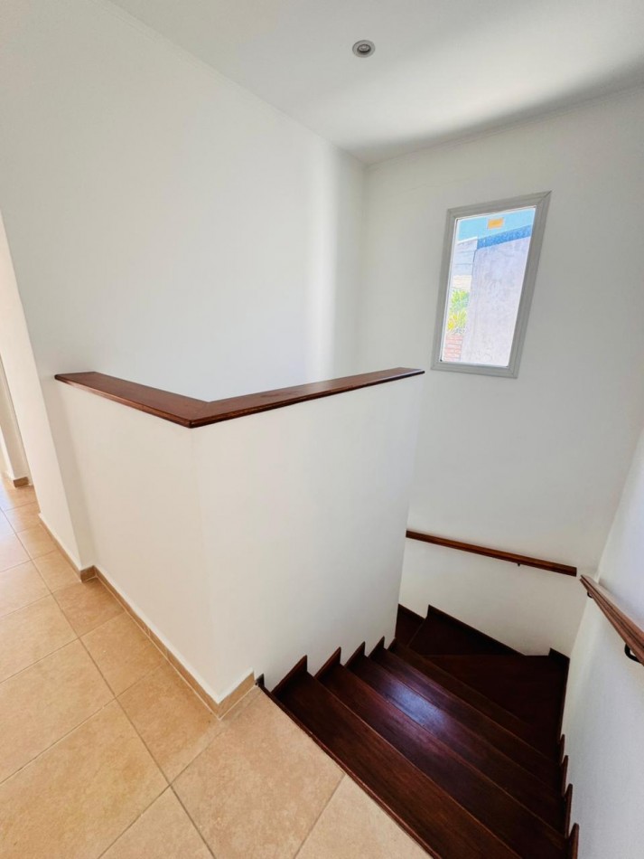 Duplex 3 ambientes con cochera desc. - Colinas de Peralta Ramos - Alquiler 24 meses