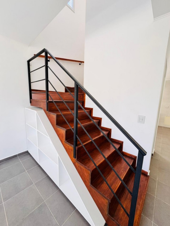 Duplex 3 ambientes con cochera desc. - Colinas de Peralta Ramos - Alquiler 24 meses