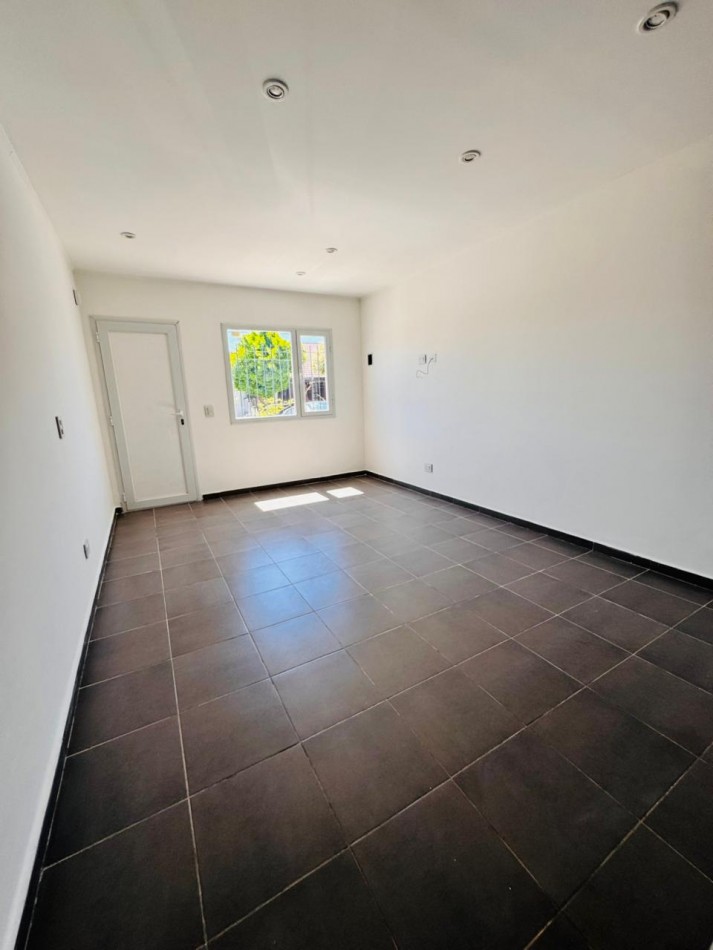 Duplex 3 ambientes con cochera desc. - Colinas de Peralta Ramos - Alquiler 24 meses