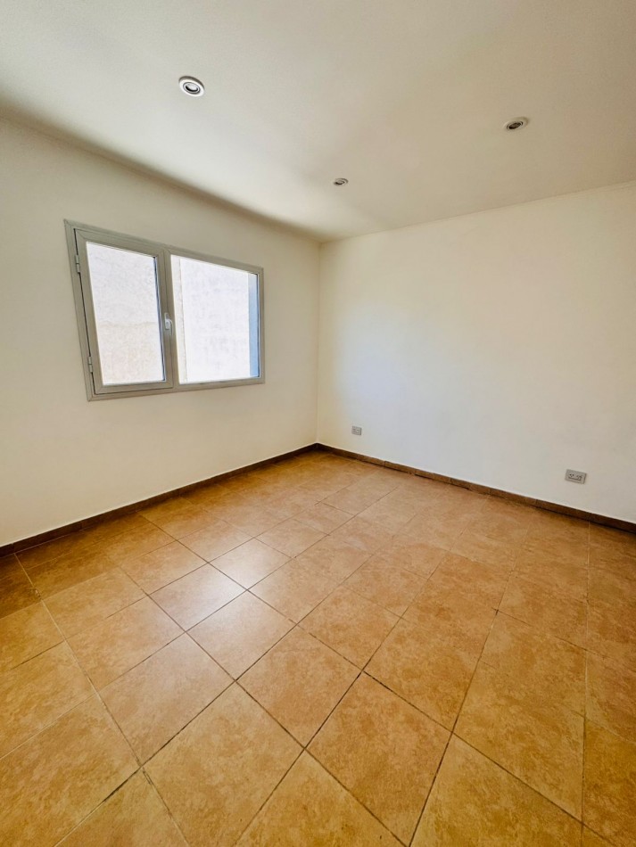 Duplex 3 ambientes con cochera desc. - Colinas de Peralta Ramos - Alquiler 24 meses