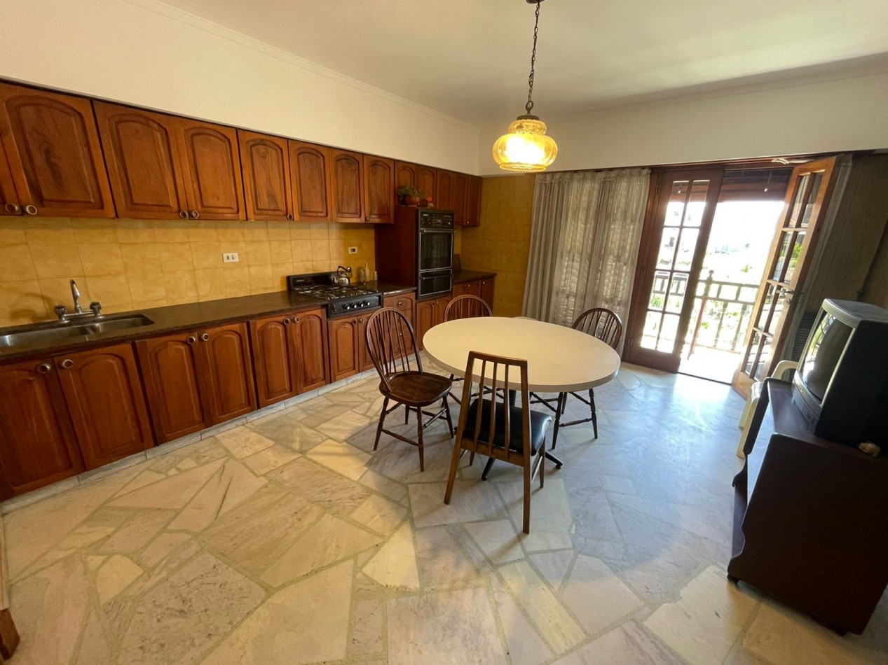 CASA 4 AMB + 4 LOCALES - EN BLOCK- TERMAS HUINCO