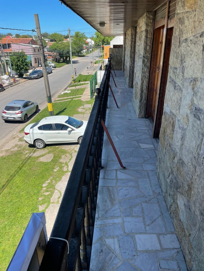 CASA 4 AMB + 4 LOCALES - EN BLOCK- TERMAS HUINCO