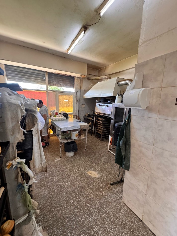 CASA 4 AMB + 4 LOCALES - EN BLOCK- TERMAS HUINCO