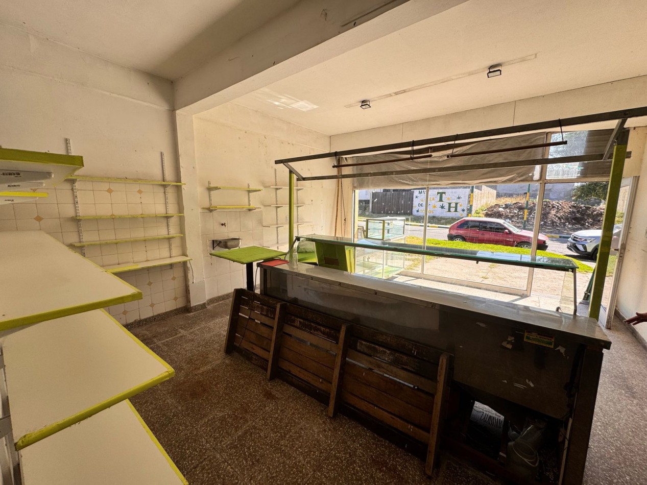 CASA 4 AMB + 4 LOCALES - EN BLOCK- TERMAS HUINCO