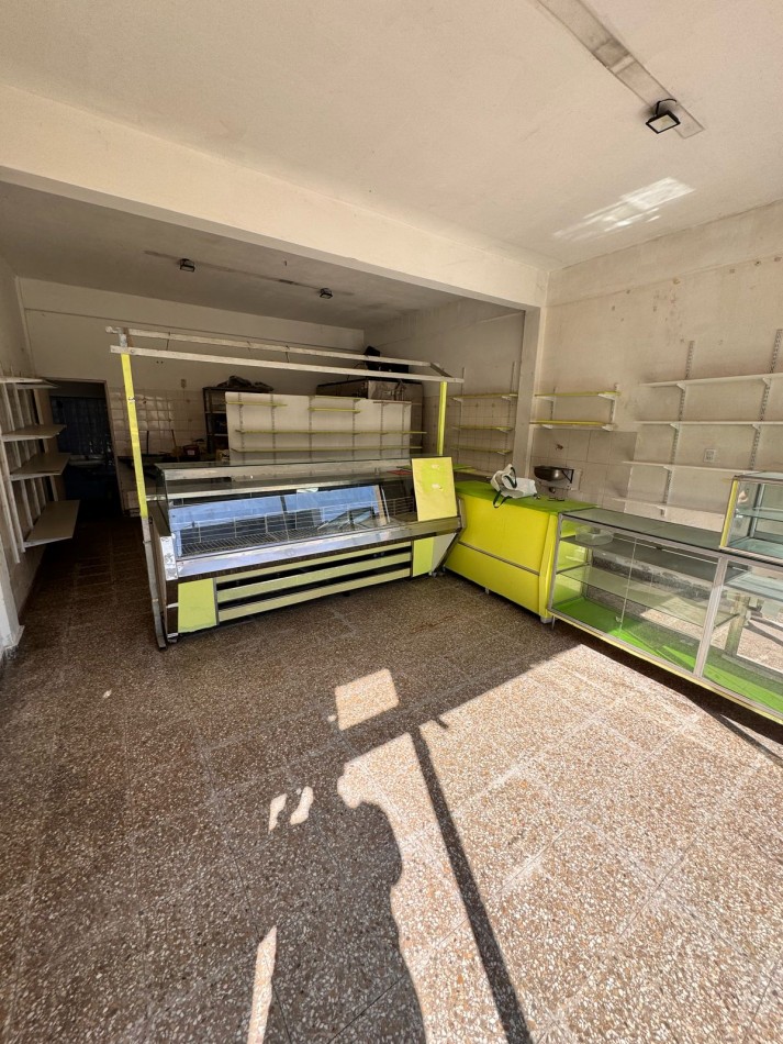 CASA 4 AMB + 4 LOCALES - EN BLOCK- TERMAS HUINCO