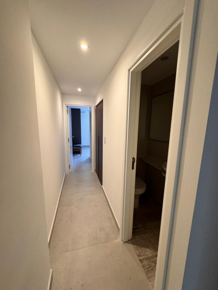 ALQUILER VERANO 2026 - SEMIPISO 2 AMBIENTES AL FRENTE CON COCHERA PARA AUTO - CENTRO