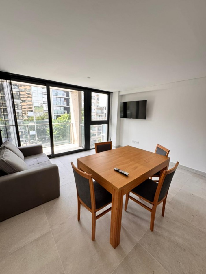 ALQUILER VERANO 2026 - SEMIPISO 2 AMBIENTES AL FRENTE CON COCHERA PARA AUTO - CENTRO