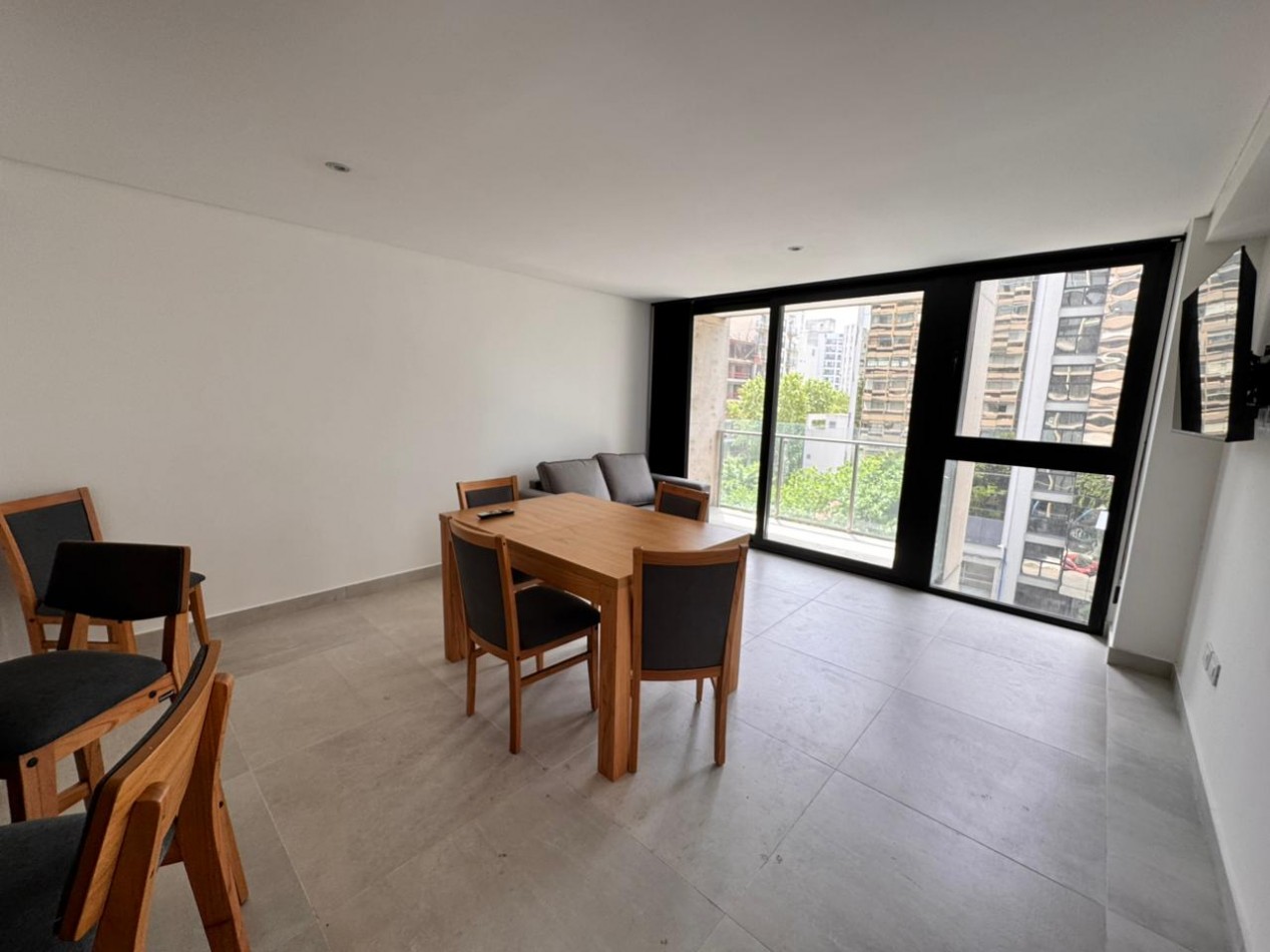 ALQUILER VERANO 2026 - SEMIPISO 2 AMBIENTES AL FRENTE CON COCHERA PARA AUTO - CENTRO