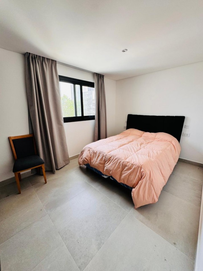 ALQUILER VERANO 2026 - SEMIPISO 2 AMBIENTES AL FRENTE CON COCHERA PARA AUTO - CENTRO