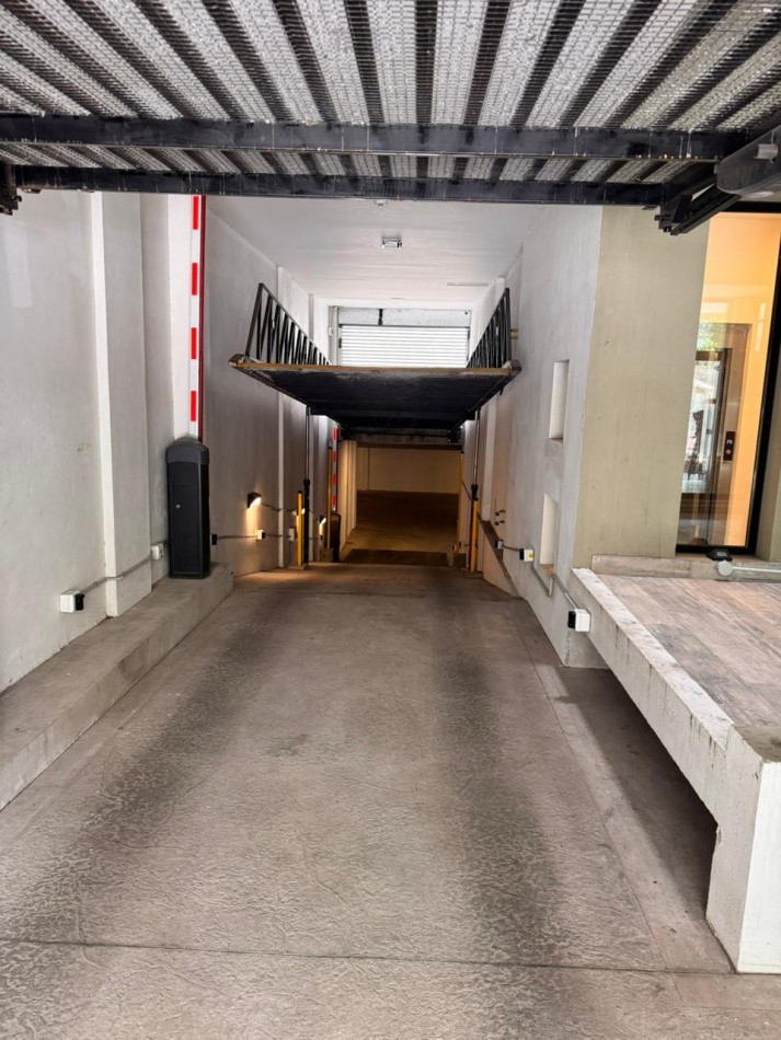 ALQUILER VERANO 2026 - SEMIPISO 2 AMBIENTES AL FRENTE CON COCHERA PARA AUTO - CENTRO