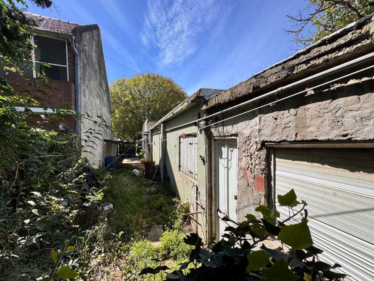 LOTE CON CONSTRUCCION  PARA DEPOSITO/GALPON - LAS AVENIDAS