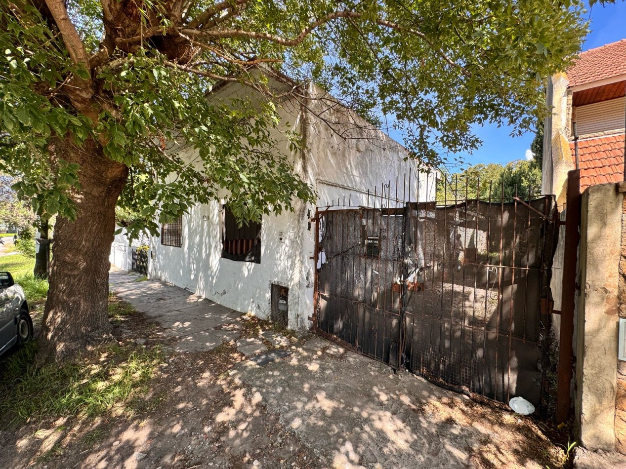 LOTE CON CONSTRUCCION  PARA DEPOSITO/GALPON - LAS AVENIDAS