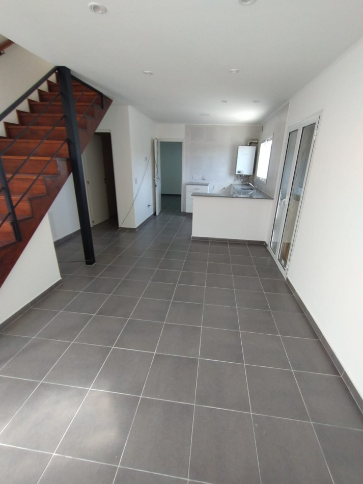Alquiler 24 meses -Duplex 3 ambientes con cochera. - Colinas de Peralta Ramos