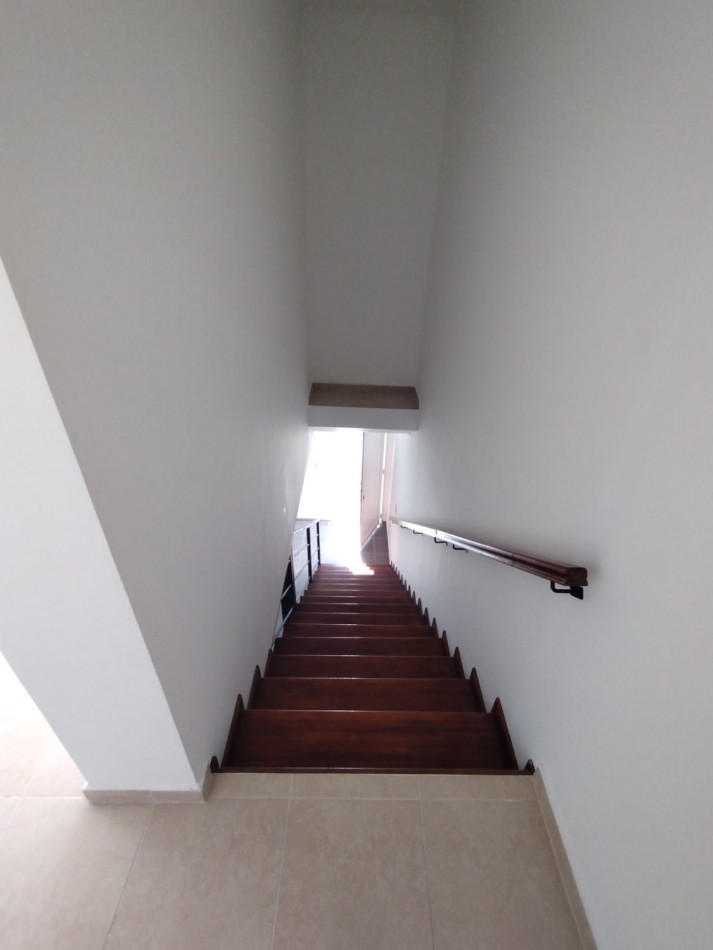Alquiler 24 meses -Duplex 3 ambientes con cochera. - Colinas de Peralta Ramos