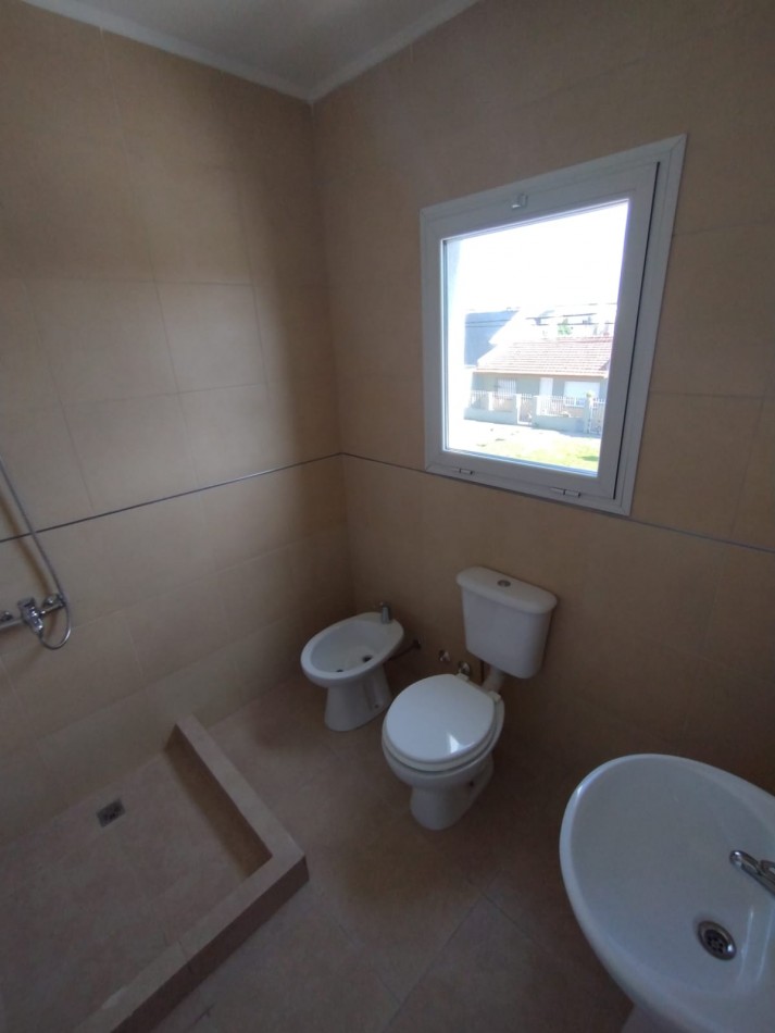 Alquiler 24 meses -Duplex 3 ambientes con cochera. - Colinas de Peralta Ramos