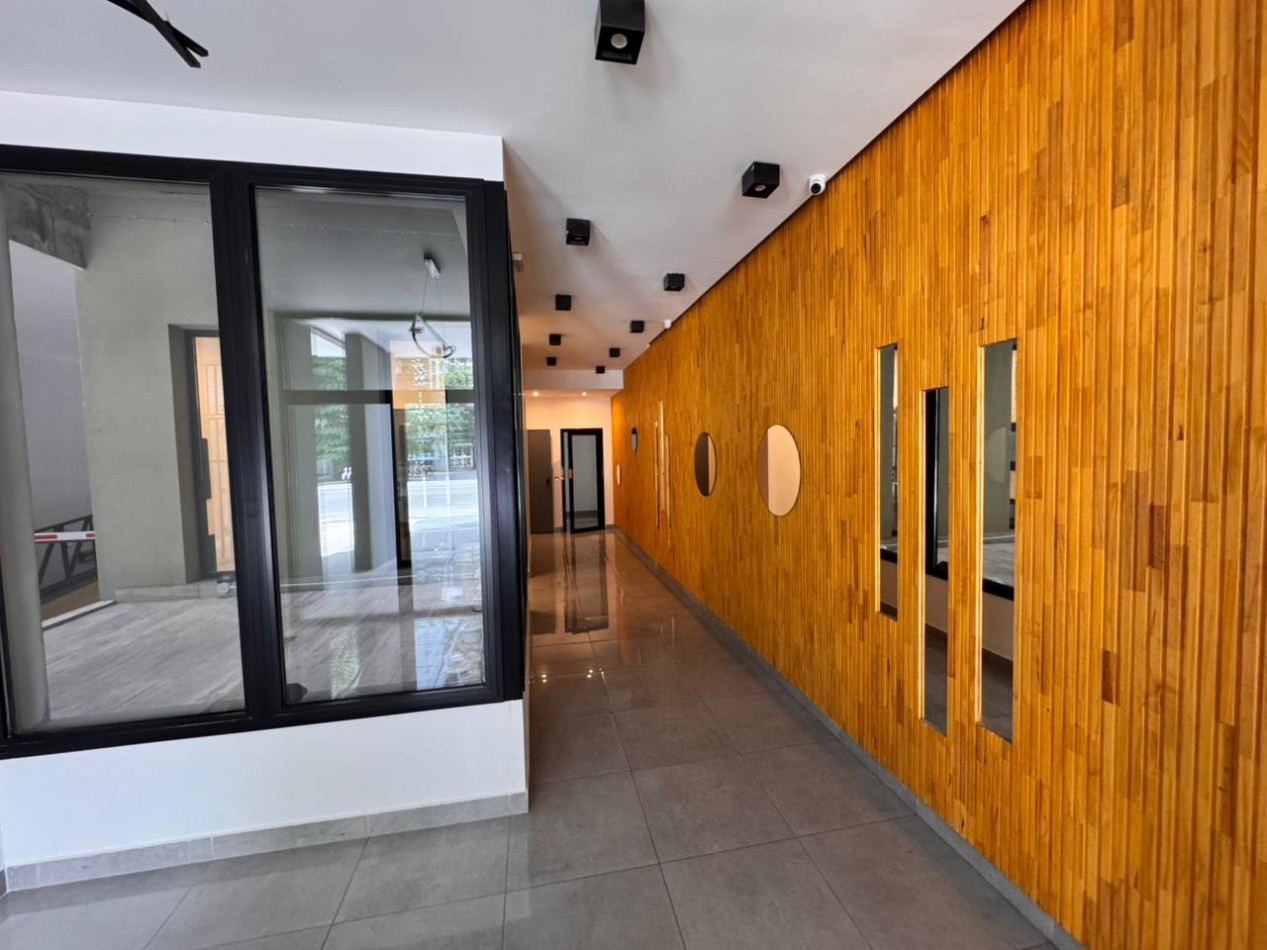 ALQUILER PARA ESTUDIANTES 2026 - SEMIPISO 2 AMBIENTES AL FRENTE CON COCHERA PARA AUTO - CENTRO