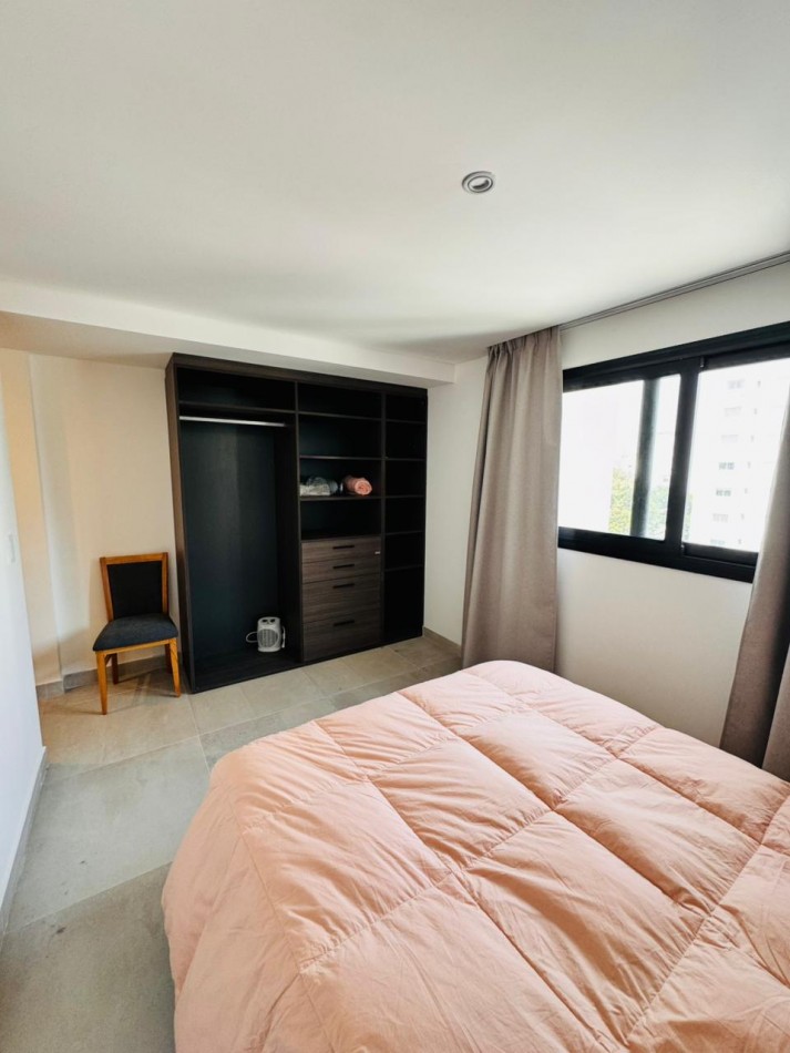 ALQUILER PARA ESTUDIANTES 2026 - SEMIPISO 2 AMBIENTES AL FRENTE CON COCHERA PARA AUTO - CENTRO