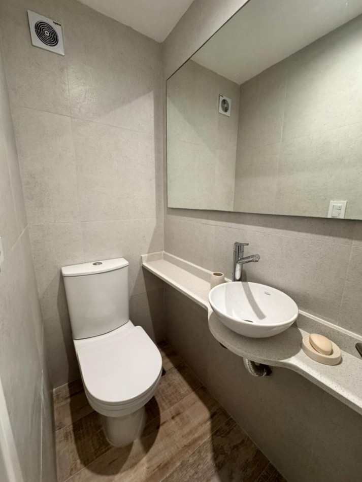 ALQUILER PARA ESTUDIANTES 2026 - SEMIPISO 2 AMBIENTES AL FRENTE CON COCHERA PARA AUTO - CENTRO