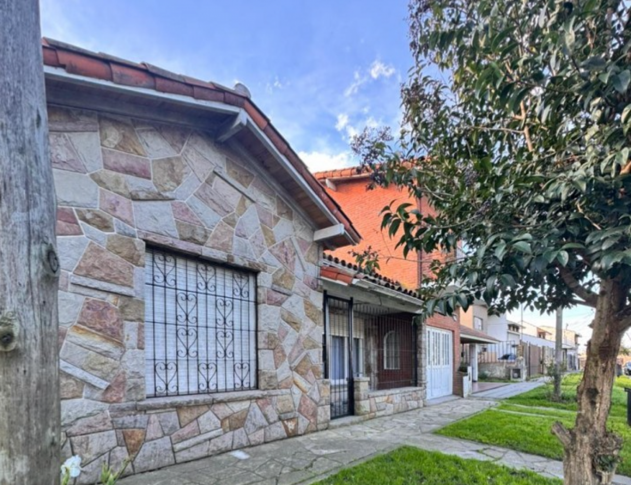 Chalet 5 ambientes con Garage - Zona Mundialista - APTO CREDITO