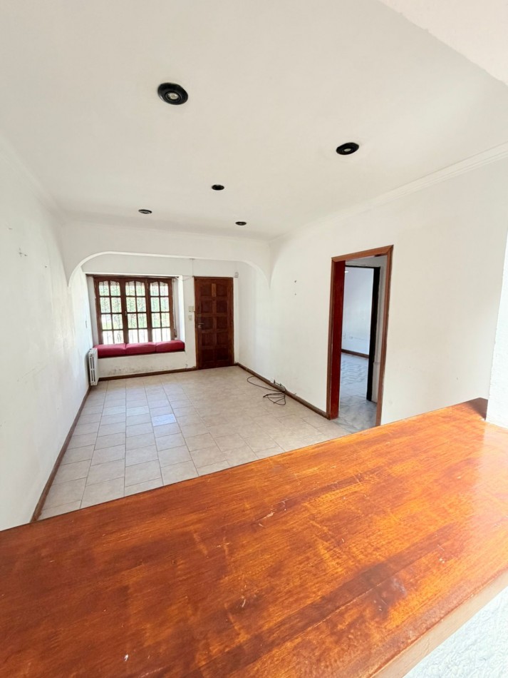 Casa de 4 ambientes con garage doble y patio - Barrio Villa Lourdes APTO CREDITO