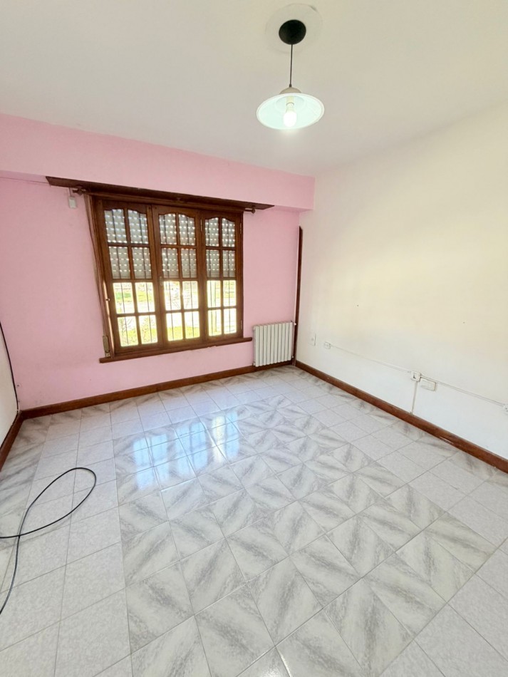 Casa de 4 ambientes con garage doble y patio - Barrio Villa Lourdes APTO CREDITO