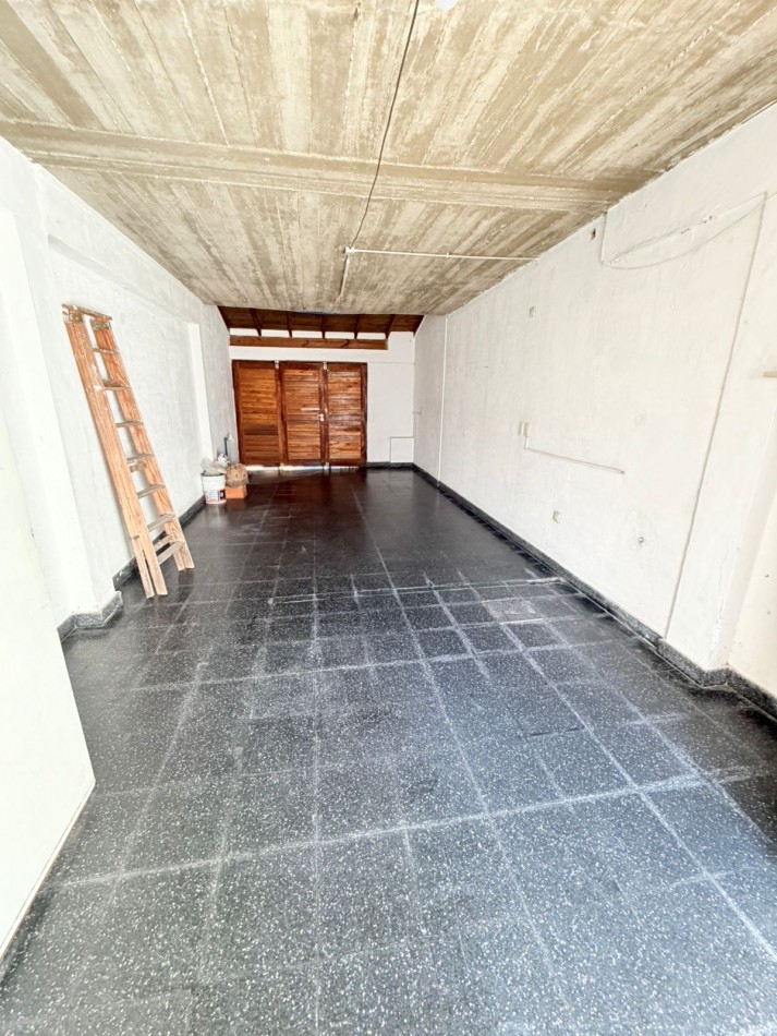 Casa de 4 ambientes con garage doble y patio - Barrio Villa Lourdes APTO CREDITO