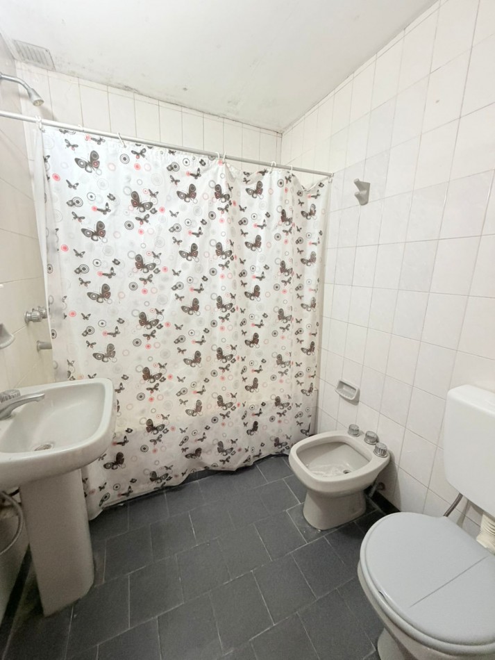 Casa de 4 ambientes con garage doble y patio - Barrio Villa Lourdes APTO CREDITO