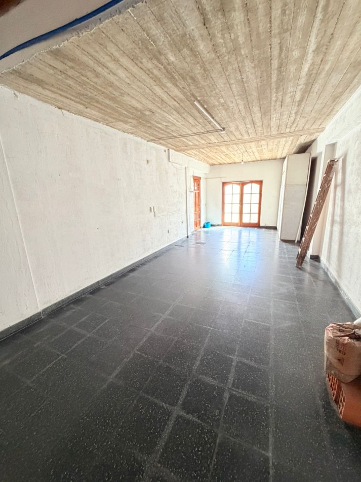 Casa de 4 ambientes con garage doble y patio - Barrio Villa Lourdes APTO CREDITO