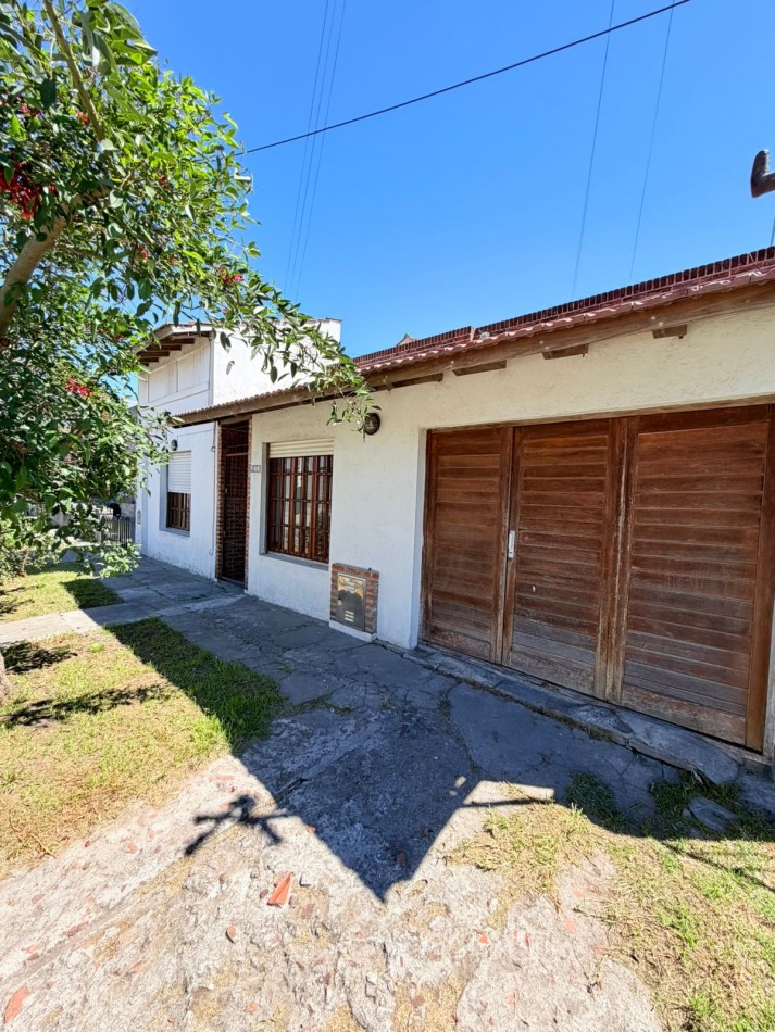 Casa de 4 ambientes con garage doble y patio - Barrio Villa Lourdes APTO CREDITO