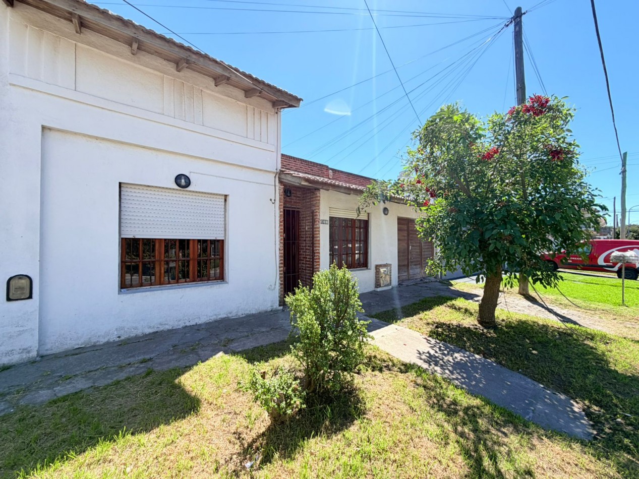Casa de 4 ambientes con garage doble y patio - Barrio Villa Lourdes APTO CREDITO