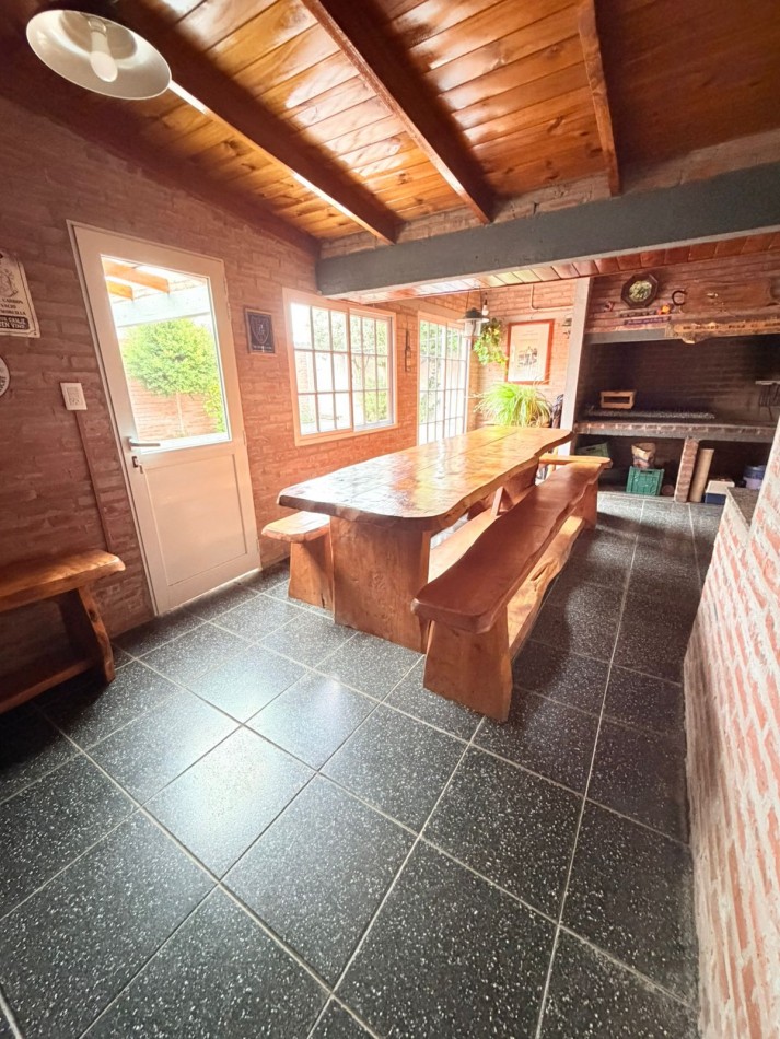 CHALET 3 AMBIENTES CON GARAGE, QUINCHO y amplio PATIO - Termas Huinco - APTO CREDITO