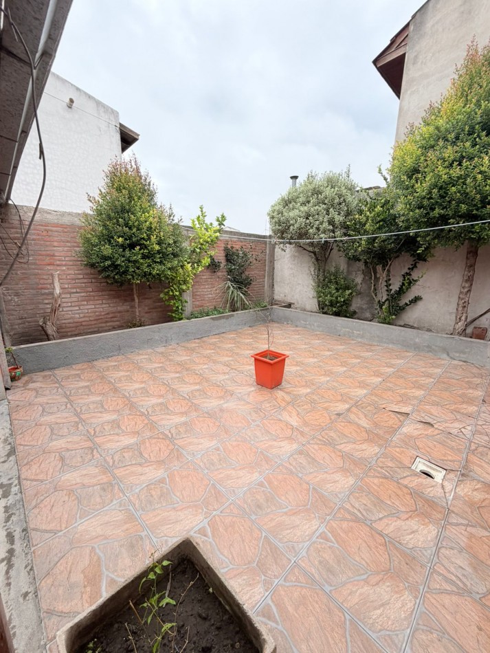 CHALET 3 AMBIENTES CON GARAGE, QUINCHO y amplio PATIO - Termas Huinco - APTO CREDITO