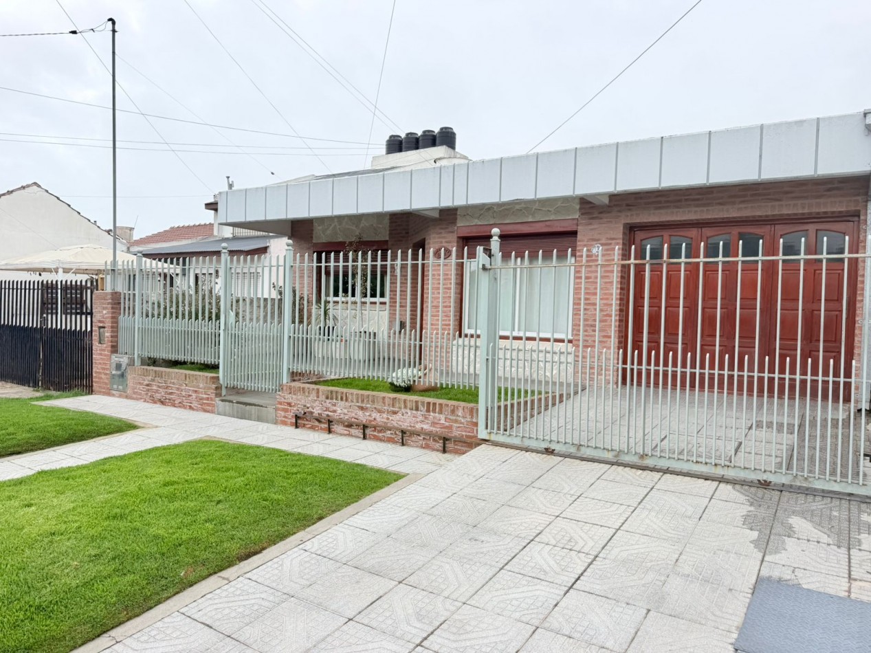 CHALET 3 AMBIENTES CON GARAGE, QUINCHO y amplio PATIO - Termas Huinco - APTO CREDITO