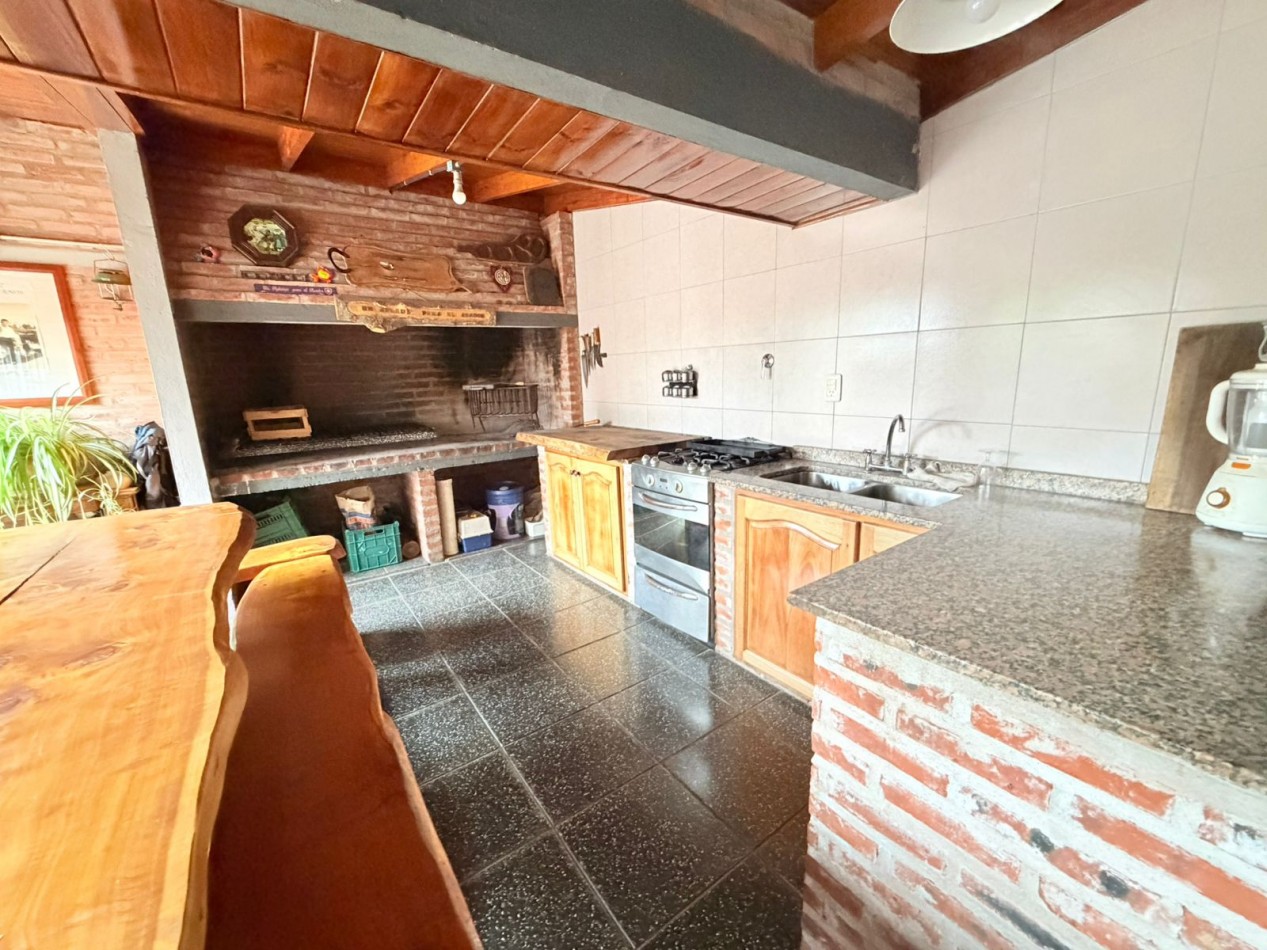 CHALET 3 AMBIENTES CON GARAGE, QUINCHO y amplio PATIO - Termas Huinco - APTO CREDITO
