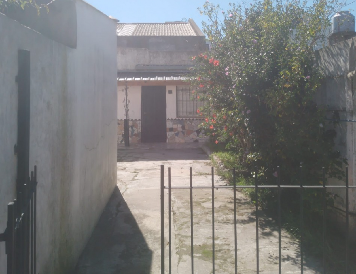 PH 3 Ambientes con cochera y patio- Planta Baja - Zona Champagnat.