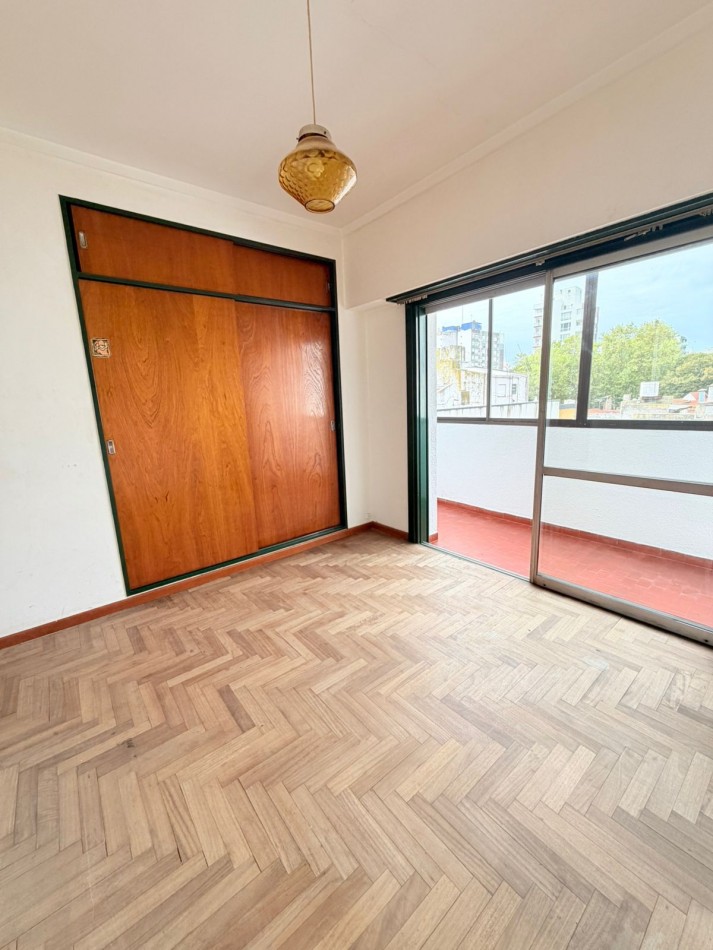 Departamento 3 amb. a la calle con balcon y cochera - Zona Materno Infantil