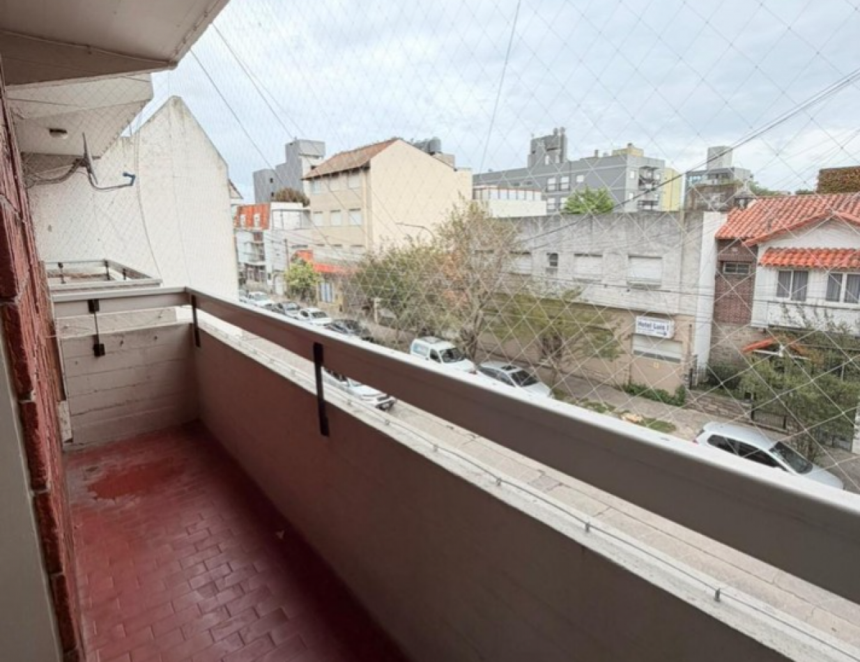 Departamento 3 amb. a la calle con balcon y cochera - Zona Materno Infantil
