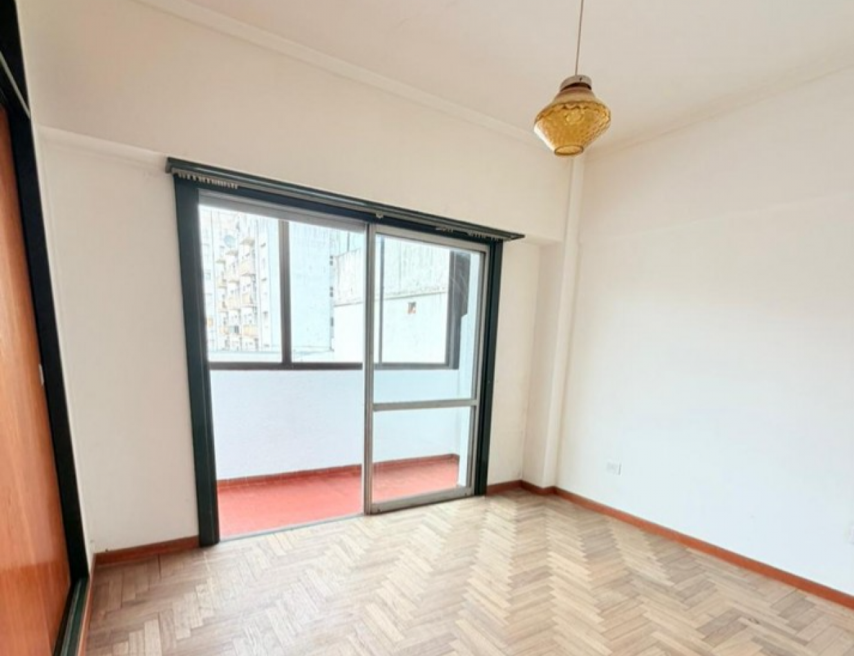 Departamento 3 amb. a la calle con balcon y cochera - Zona Materno Infantil