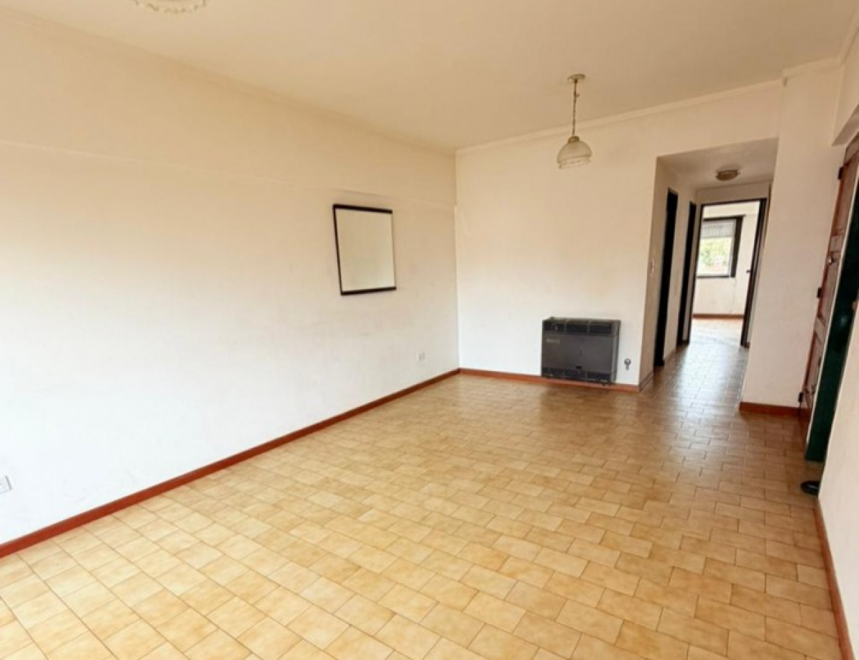 Departamento 3 amb. a la calle con balcon y cochera - Zona Materno Infantil