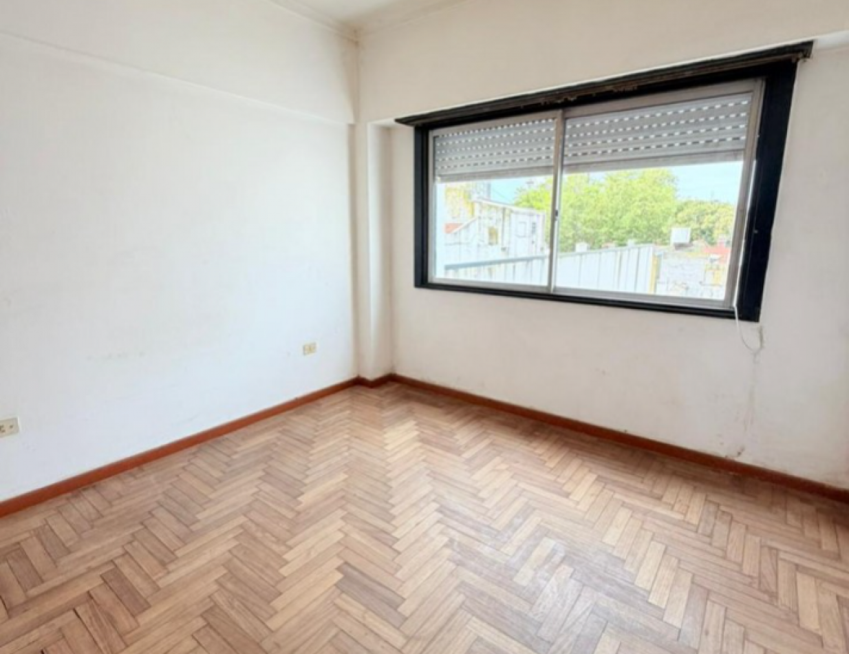 Departamento 3 amb. a la calle con balcon y cochera - Zona Materno Infantil