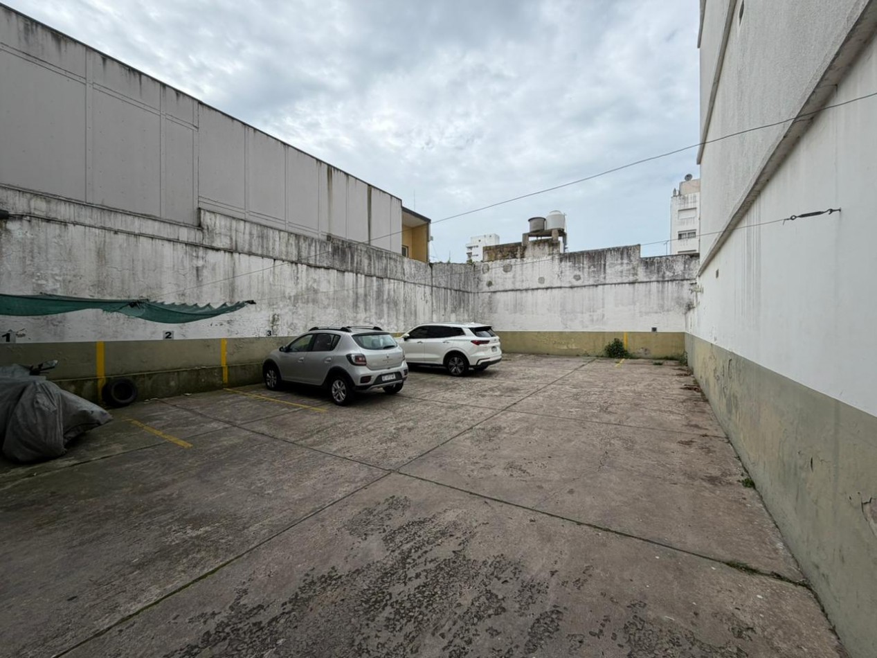 Departamento 3 amb. a la calle con balcon y cochera - Zona Materno Infantil