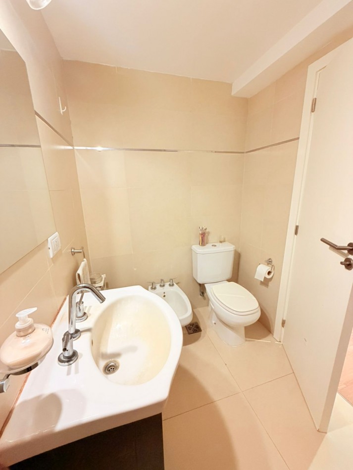 Departamento 3 ambientes con cochera - zona macrocentro.