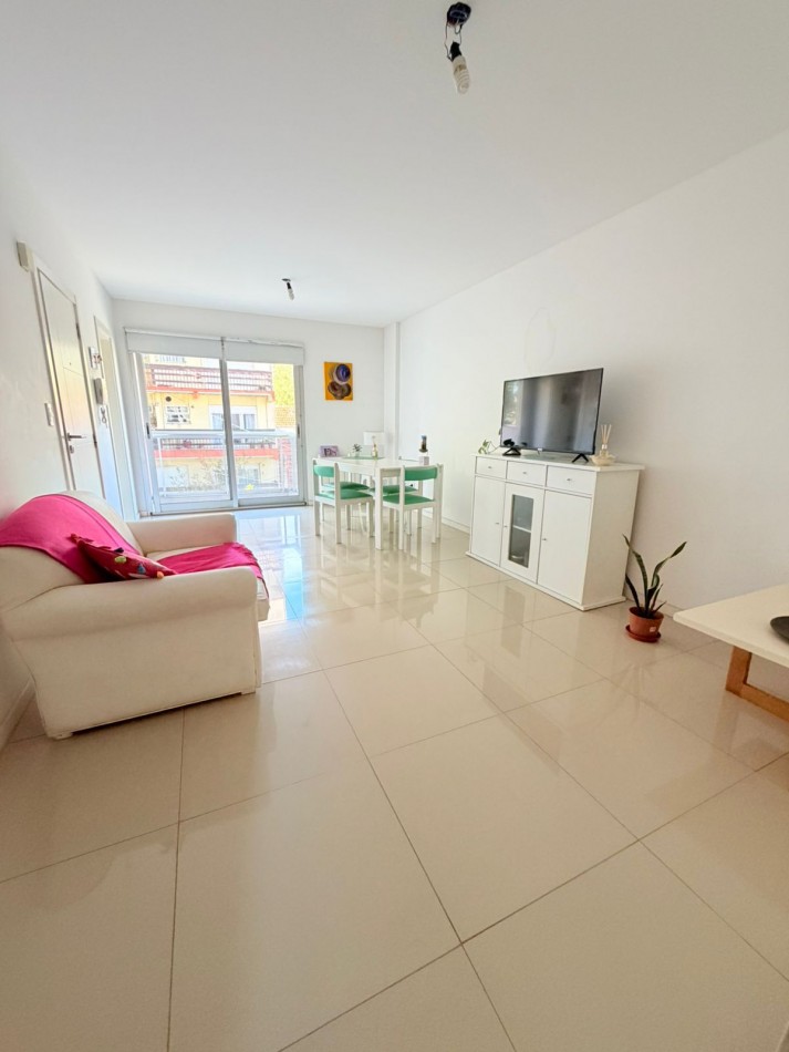 Departamento 3 ambientes con cochera - zona macrocentro.