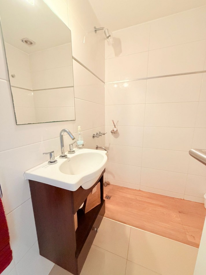 Departamento 3 ambientes con cochera - zona macrocentro.