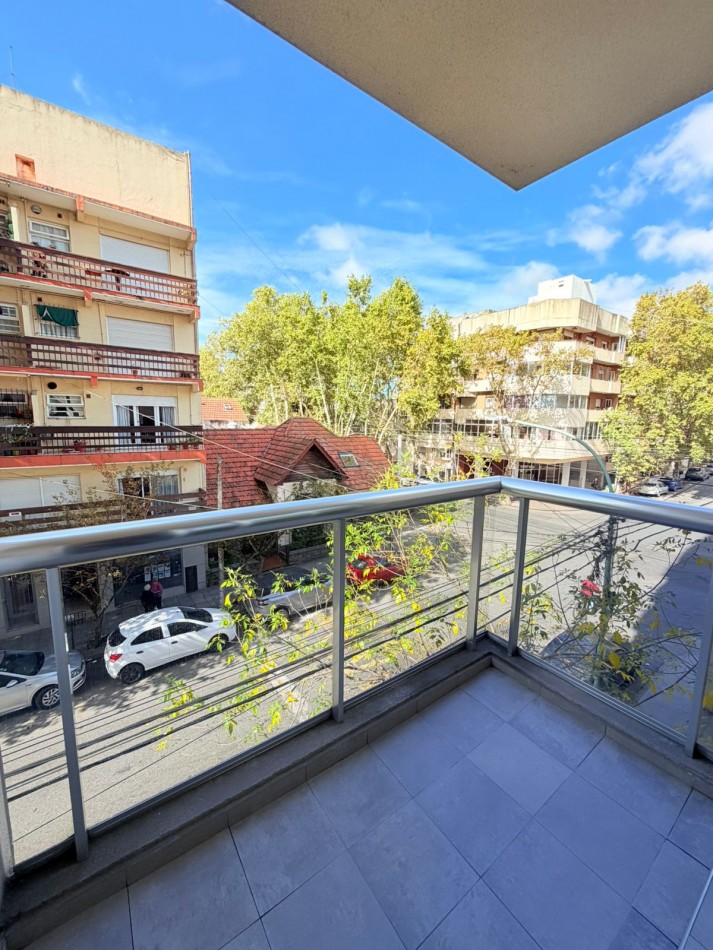 Departamento 3 ambientes con cochera - zona macrocentro.