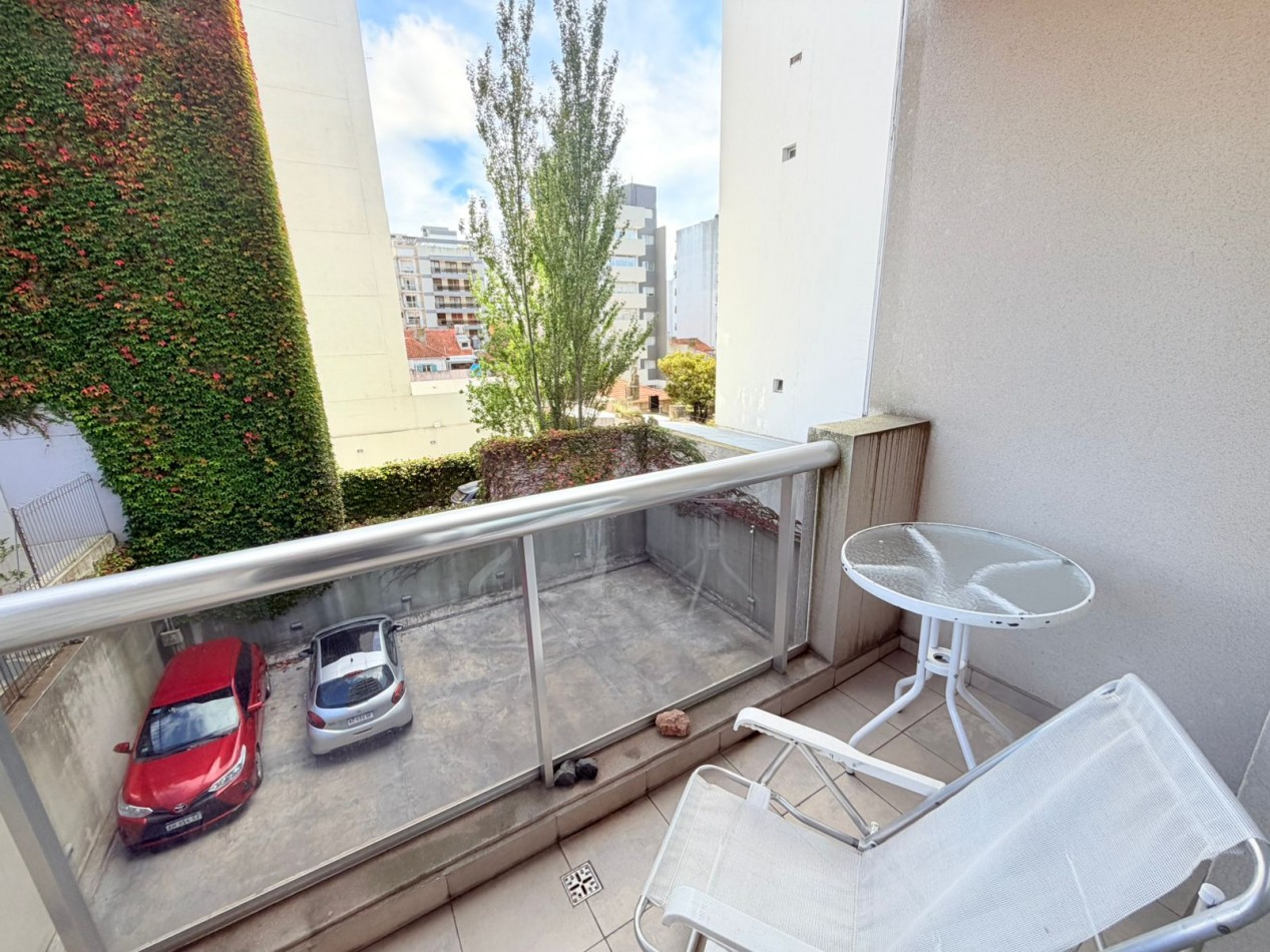 Departamento 3 ambientes con cochera - zona macrocentro.