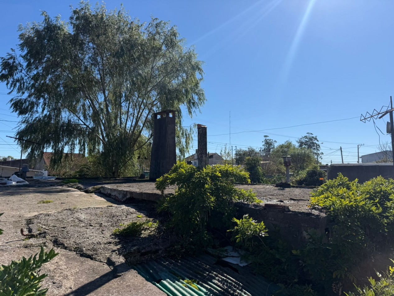 Casa 3 ambientes a reciclar - Barrio Las Heras 