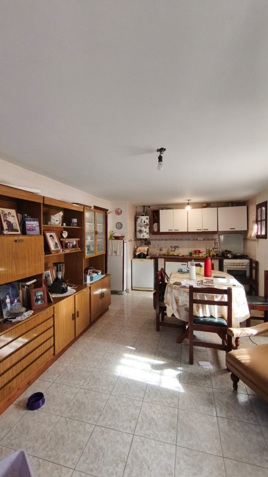 GALPON CON VIVIENDA - BARRIO SAN ANTONIO - IDEAL USO COMERCIAL
